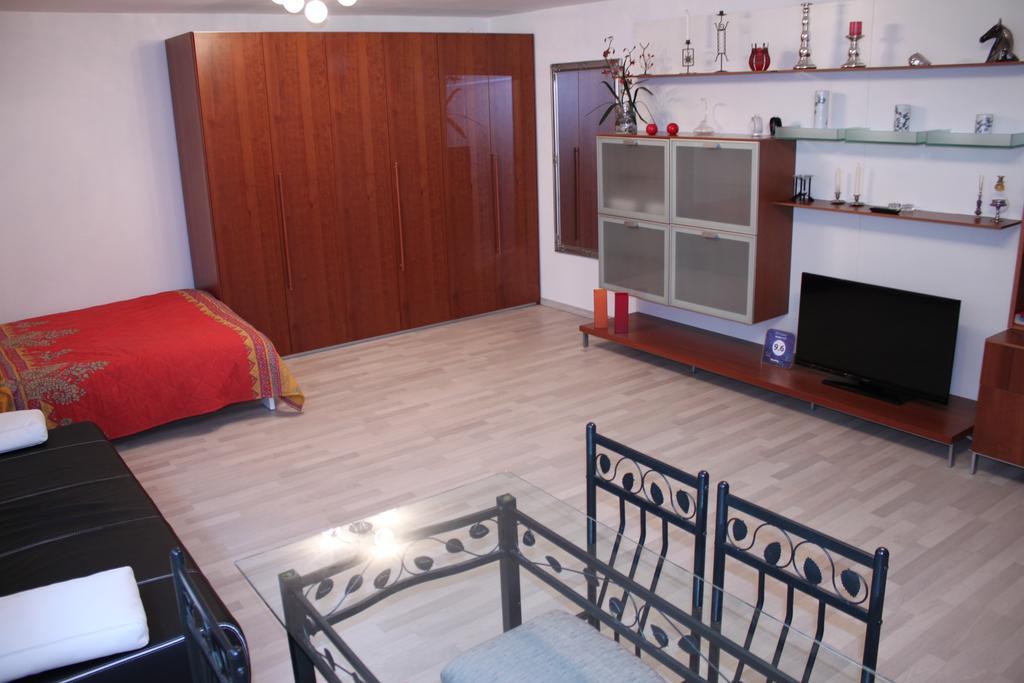 Studio 1 1/2 Contone Bagian luar foto